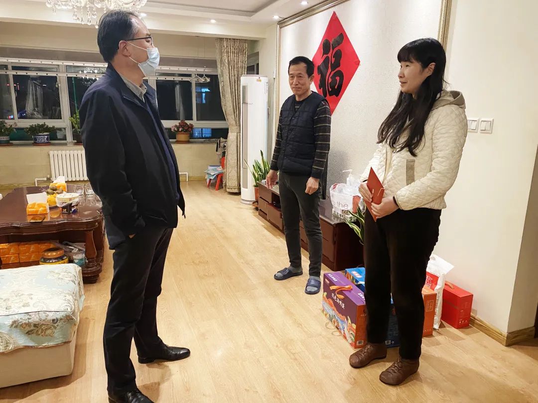 魯商服務(wù)工會(huì)開(kāi)展“一線駐守·暖心護(hù)航”走訪慰問(wèn)活動(dòng)