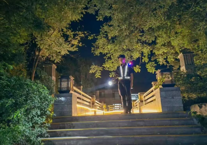 魯商服務(wù)“高考”提前交卷，請審閱！