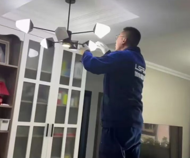 美好正發(fā)生④ | 鄭寶興：一個(gè)工具包，一顆責(zé)任心，他為萬家燈火保駕護(hù)航六年