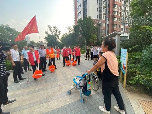 菏澤市委領導蒞臨魯商物業(yè)菏澤鳳凰城項目視察工作